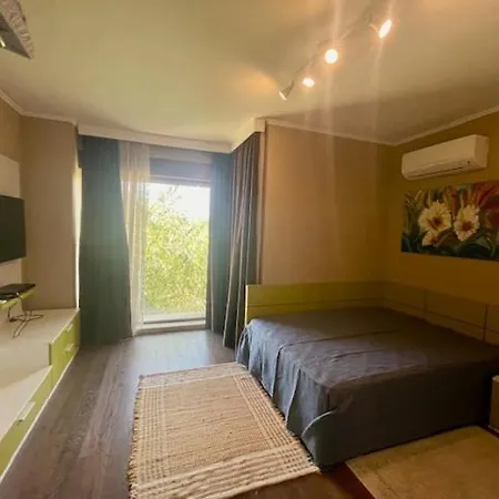 First Line Lozenez Anron Apartmán *