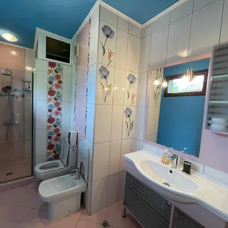 First Line Lozenez Anron Apartmán *