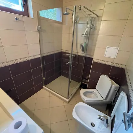 First Line Lozenez Anron Lozenec