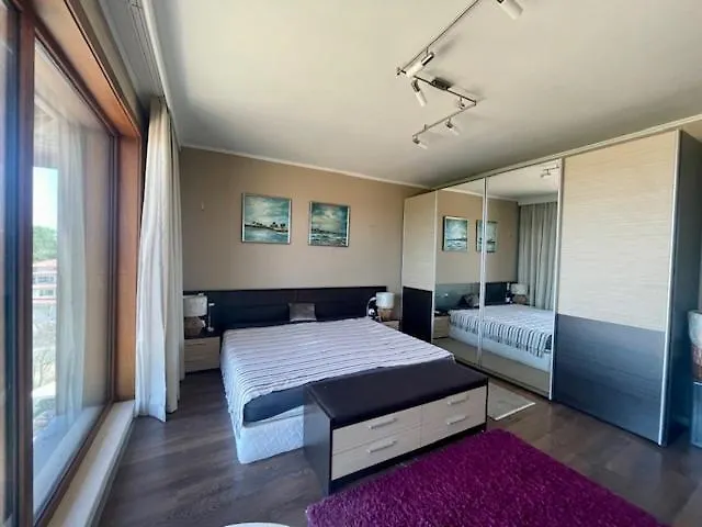 Апартаменты First Line Lozenez Anron *