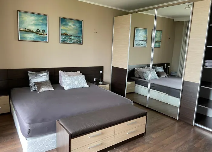 First Line Lozenez Anron Apartament Łozenec