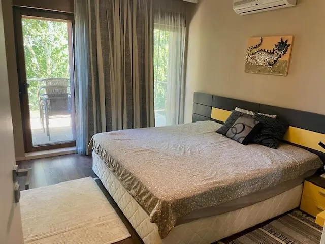 First Line Lozenez Anron Apartament